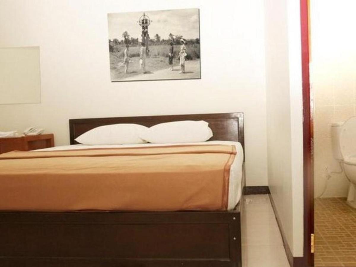 Hotel Aroma Inn Pontianak Exterior photo