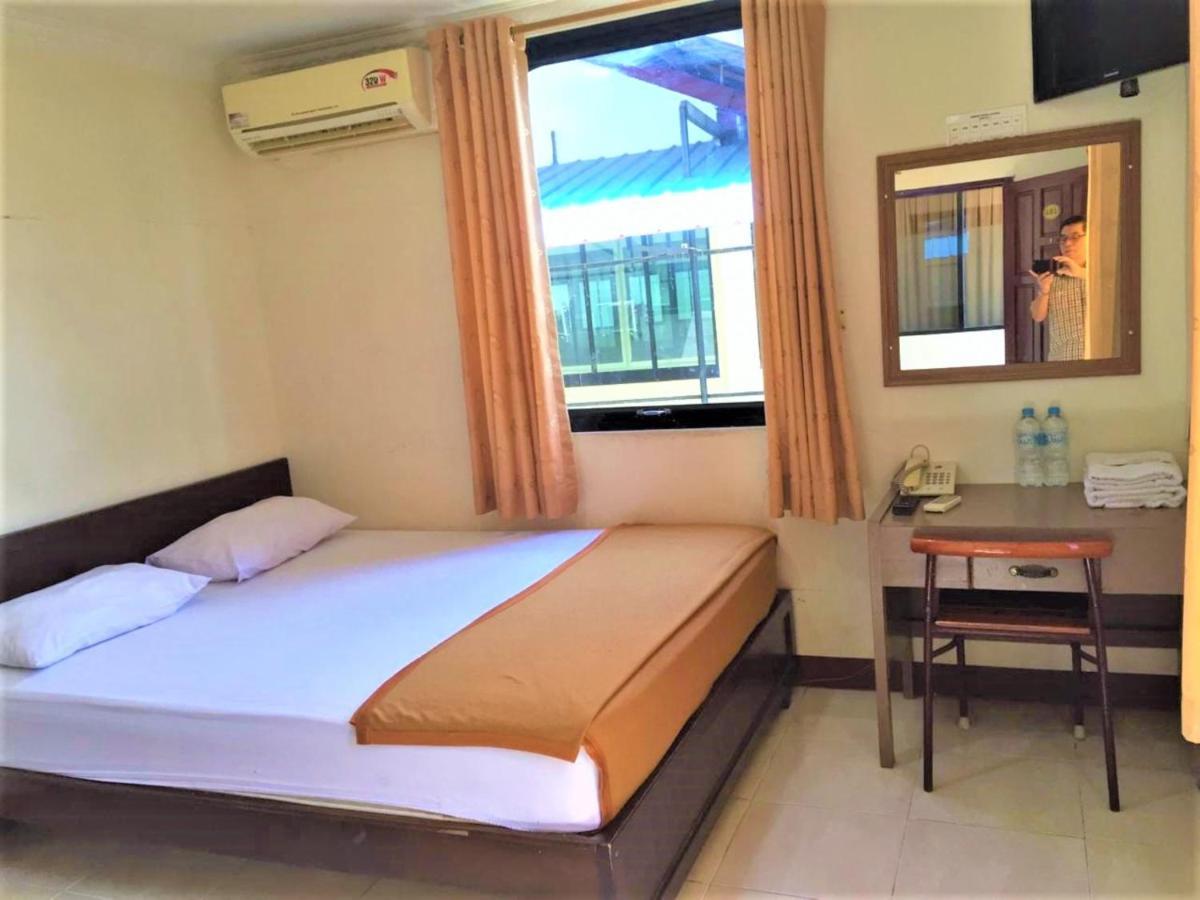 Hotel Aroma Inn Pontianak Exterior photo